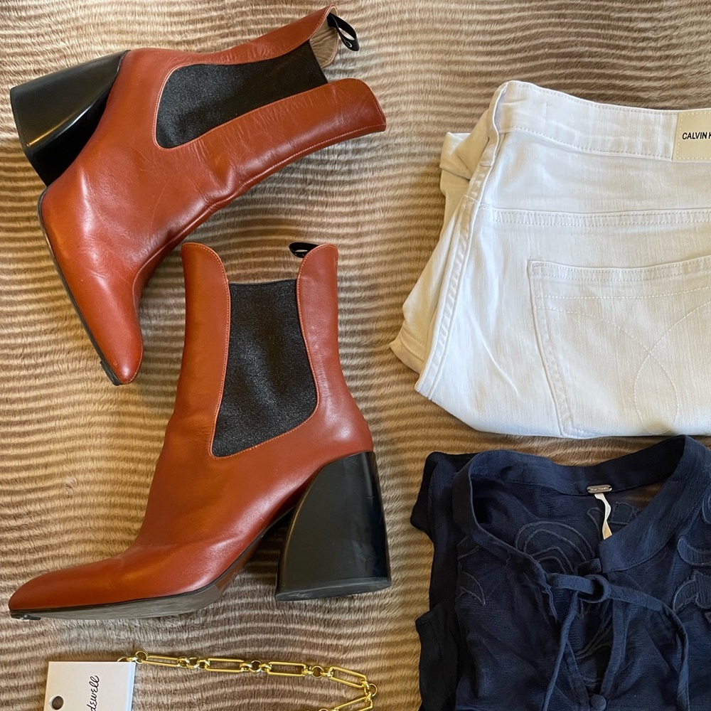 Chloé Wave Heel Leather Boots - Picture 12 of 14